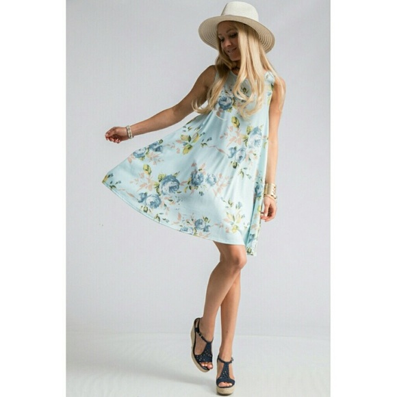 ❗️Last One❗️Sleeveless Blue Floral Swing Dress - Picture 3 of 4