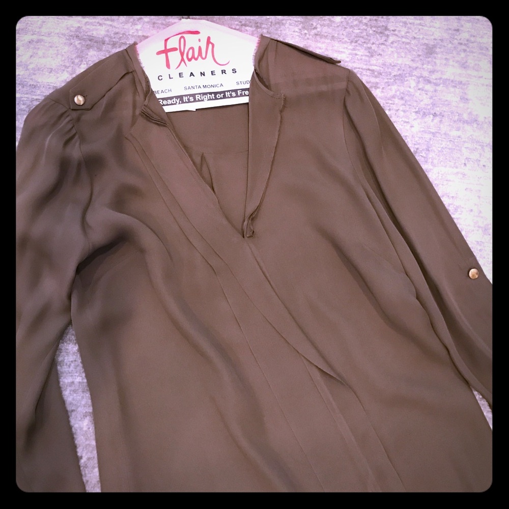 Parker shirt in army green size med.