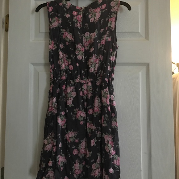 Dress - Picture 5 of 6