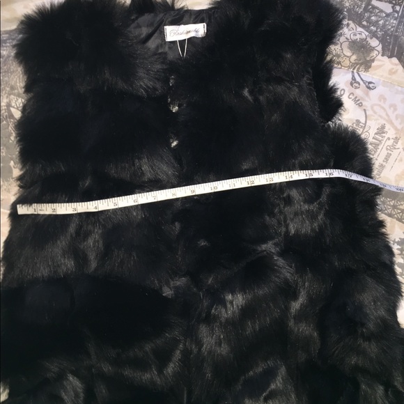 Faux Fur vest - Picture 2 of 4