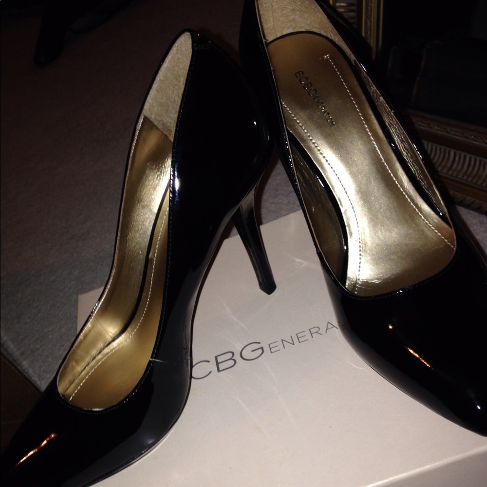 Women's Patent leather BCBG pumps never worn