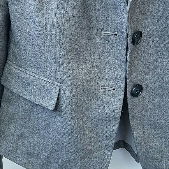 Gray Ann Taylor blazer 8p - Picture 2 of 7