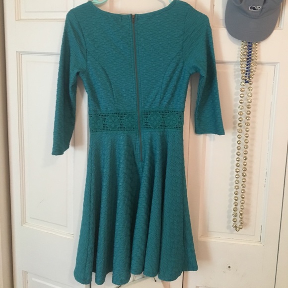 Dress - Picture 2 of 4