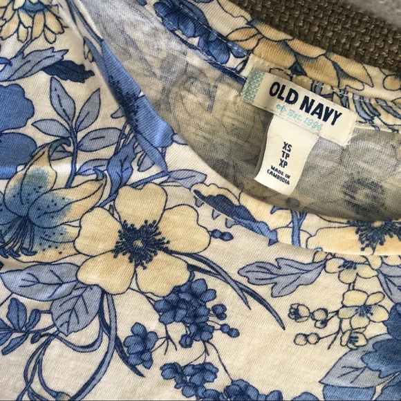 Old Navy Blue Floral Tee - Picture 2 of 3