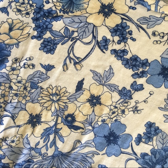 Old Navy Blue Floral Tee - Picture 3 of 3