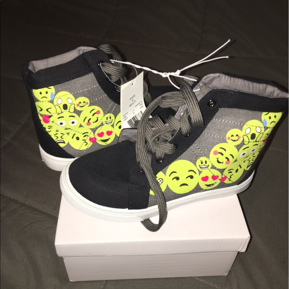 Kids sneakers