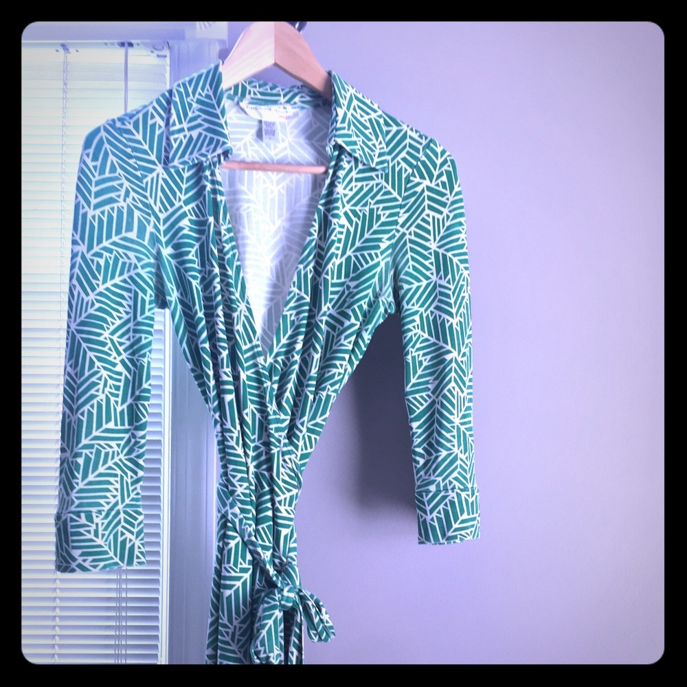 Diane von Furstenburg DVF Vintage print wrap dress
