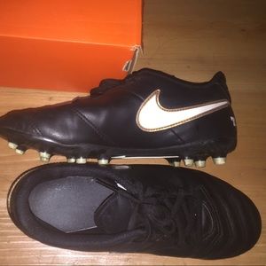 5.5 Y soccer shoes { I wear I size 6.5/7 women's}