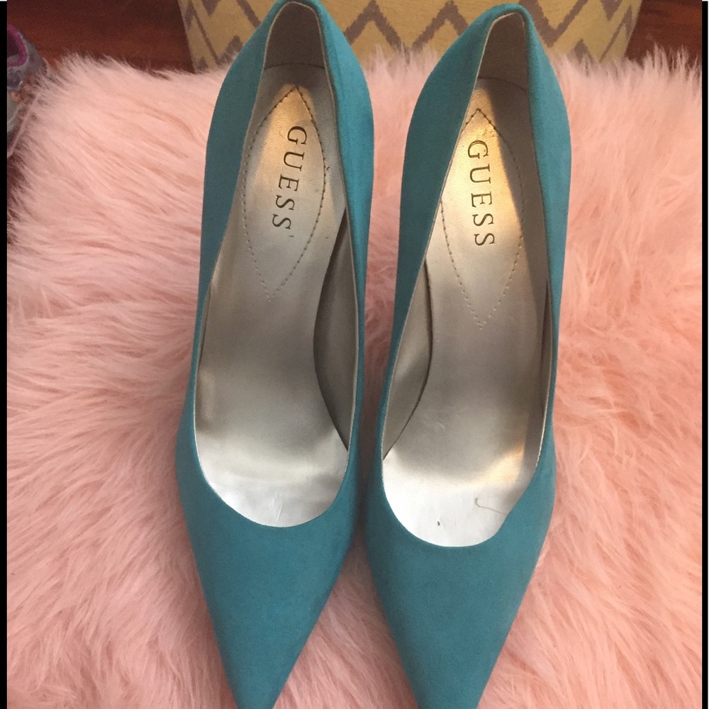 Guess suede pumps