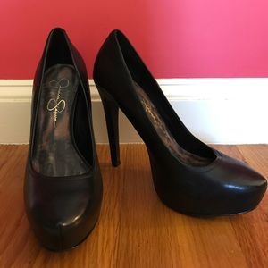 Jessica Simpson pumps