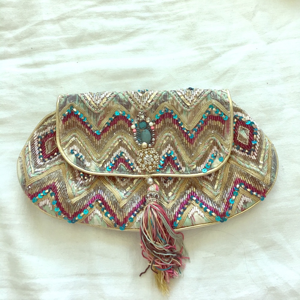 Accessorize clutch