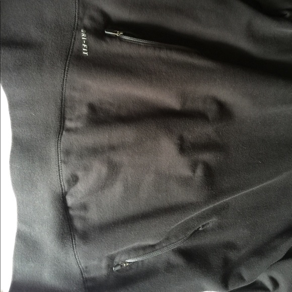 💢 SOLD 💢 Nike sweater - Picture 2 of 4