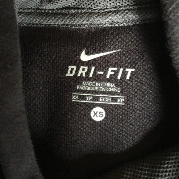 💢 SOLD 💢 Nike sweater - Picture 3 of 4