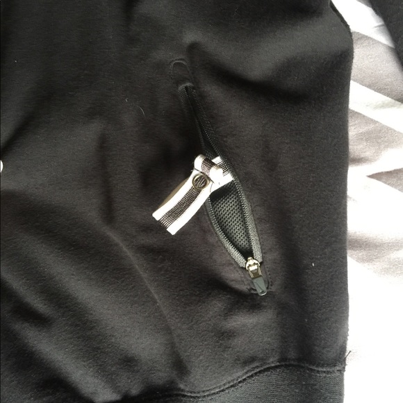 💢 SOLD 💢 Nike sweater - Picture 4 of 4