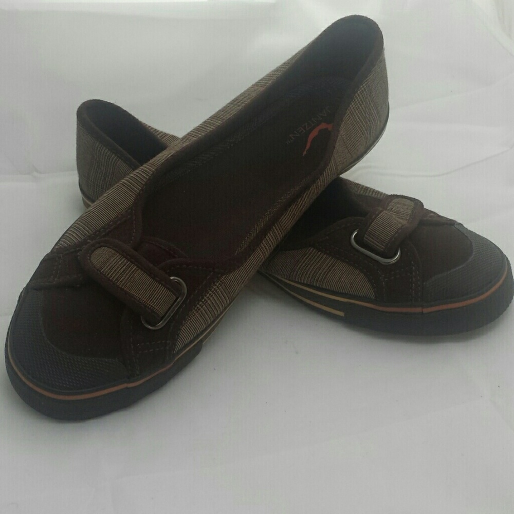 Brown Plaid Jantzen Flats