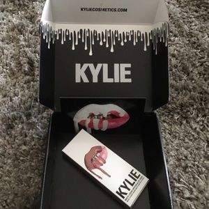 KYLIE. MALIBOO LIP KIT.