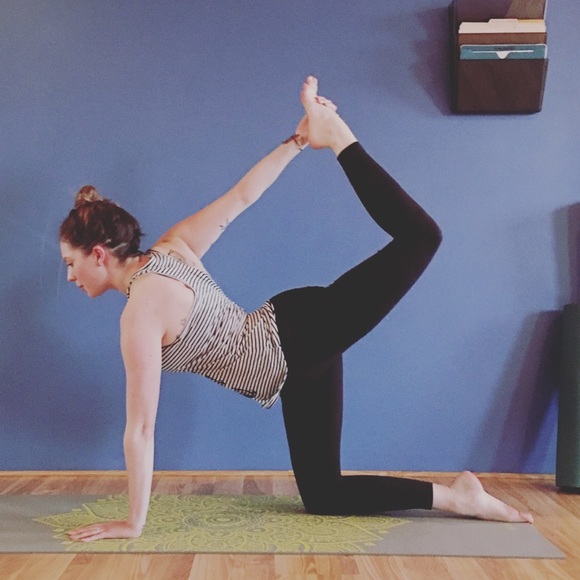 Meet your Posher, Allison 🦋 - Picture 2 of 3