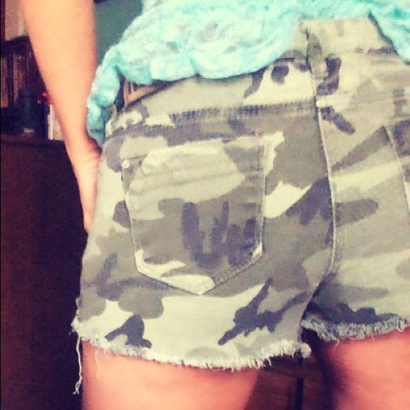 YMI camo shorts - Picture 2 of 6