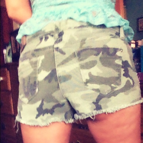 YMI camo shorts - Picture 4 of 6