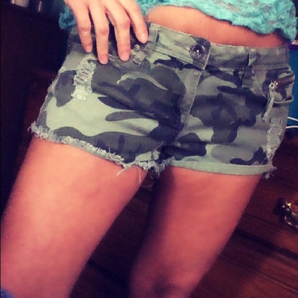 YMI camo shorts - Picture 3 of 6