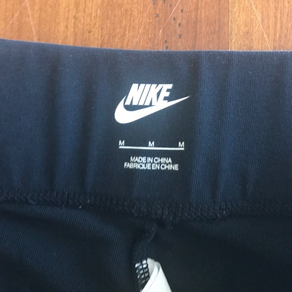Nike pattern yoga pants, size medium - Picture 4 of 4