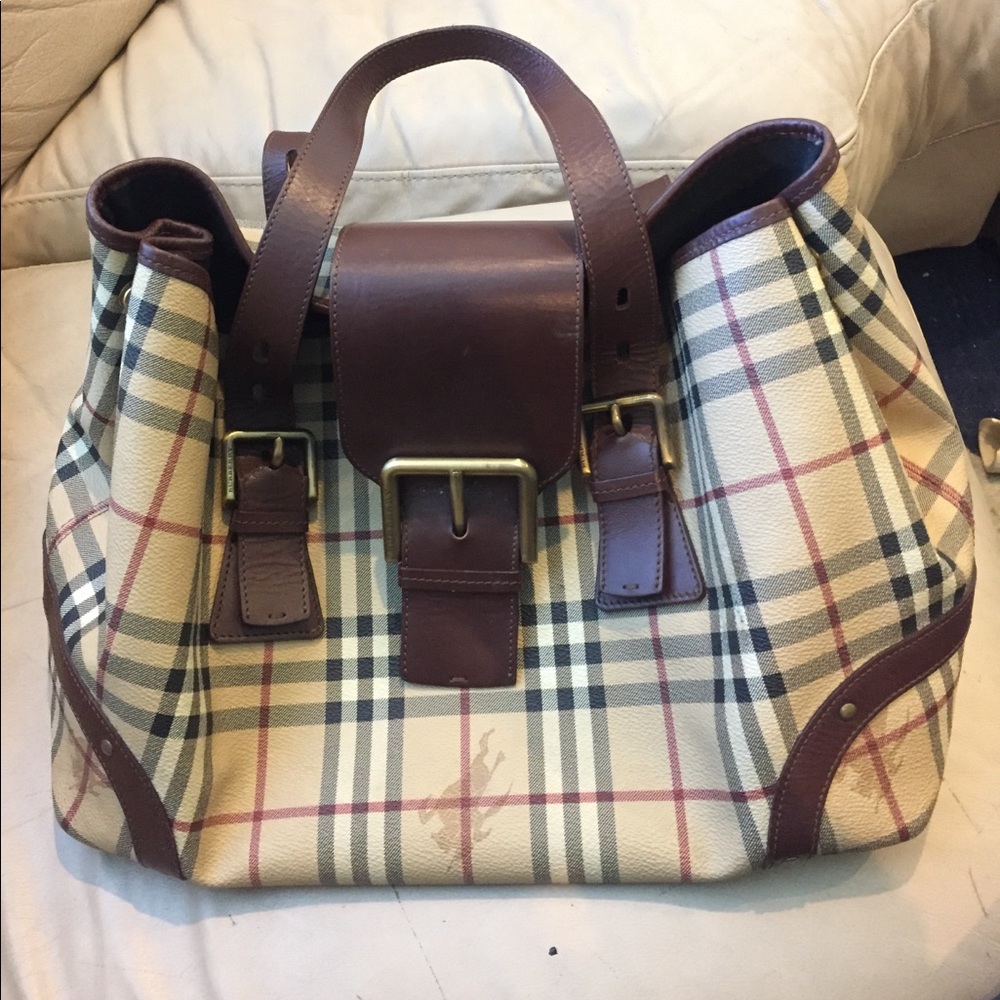 Large Authentic Burberry handbag READ DESCRIPTION