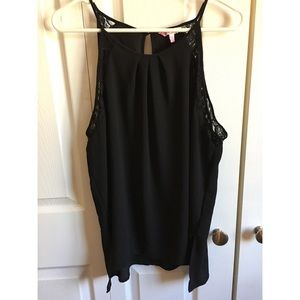 ⭐️2/$12⭐️ Black keyhole tank with lace trim