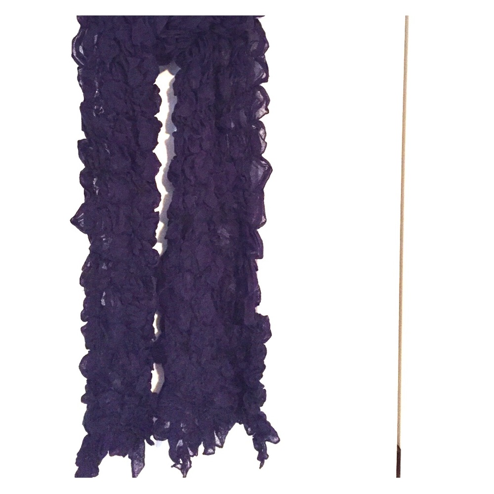 Crunched navy blue scarf