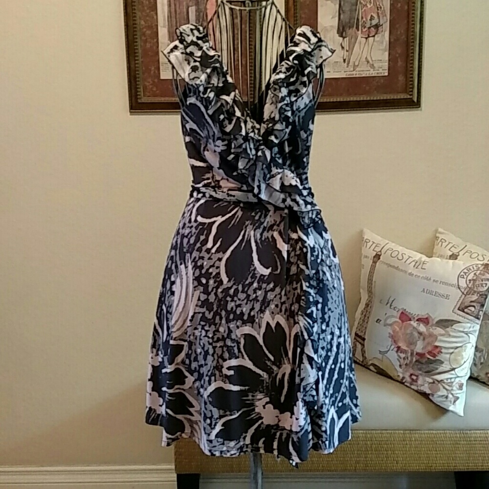 Sleeveless wrap dress *NEW*