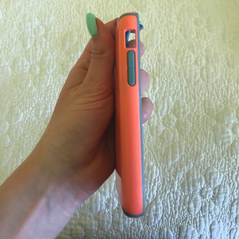 Two iPhone 5c cases - Picture 3 of 8