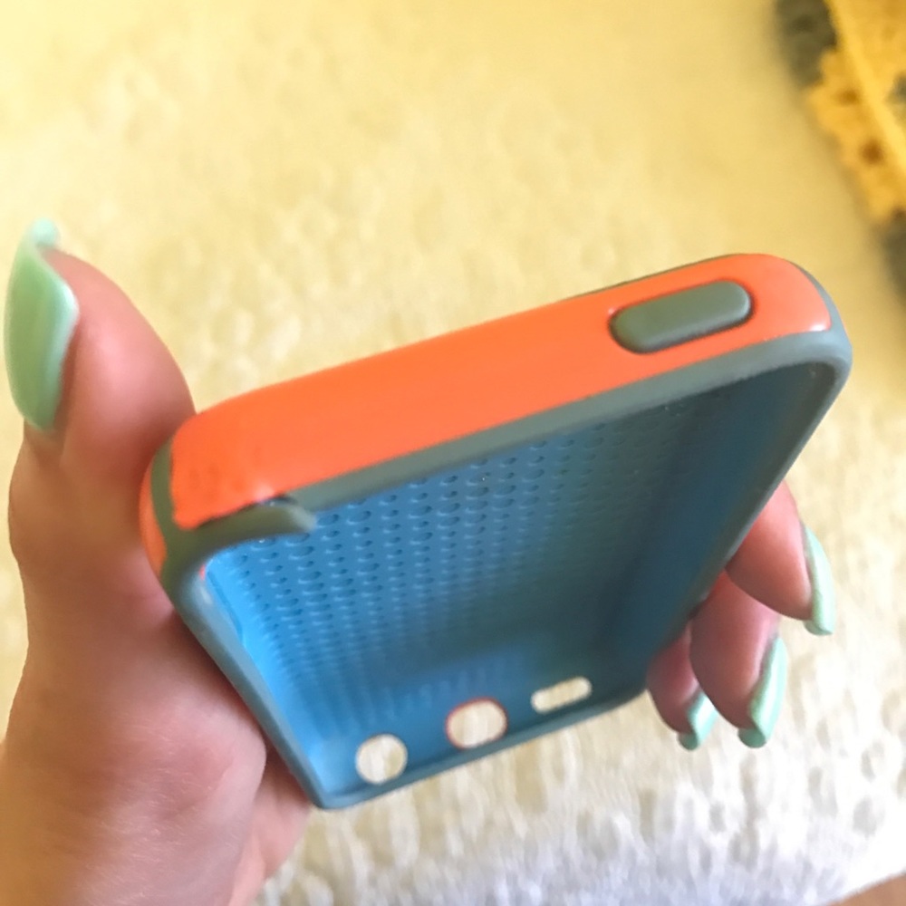 Two iPhone 5c cases - Picture 6 of 8