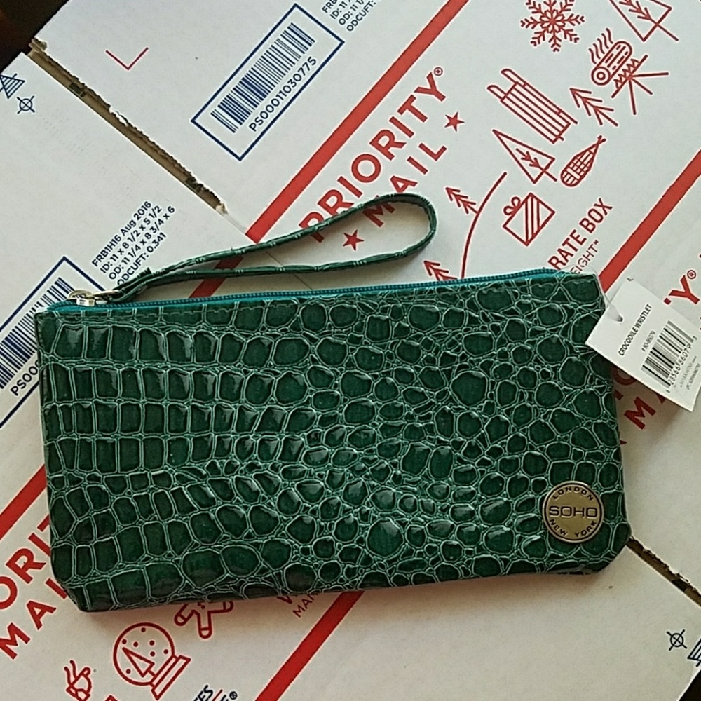 Crocodile wristlet