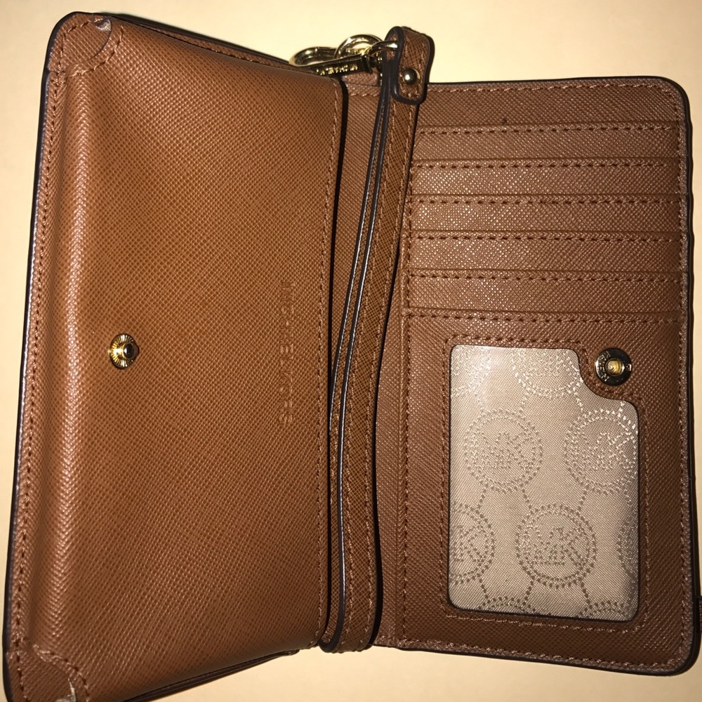 Michael Kors Wrislet Beije MK - Picture 2 of 4