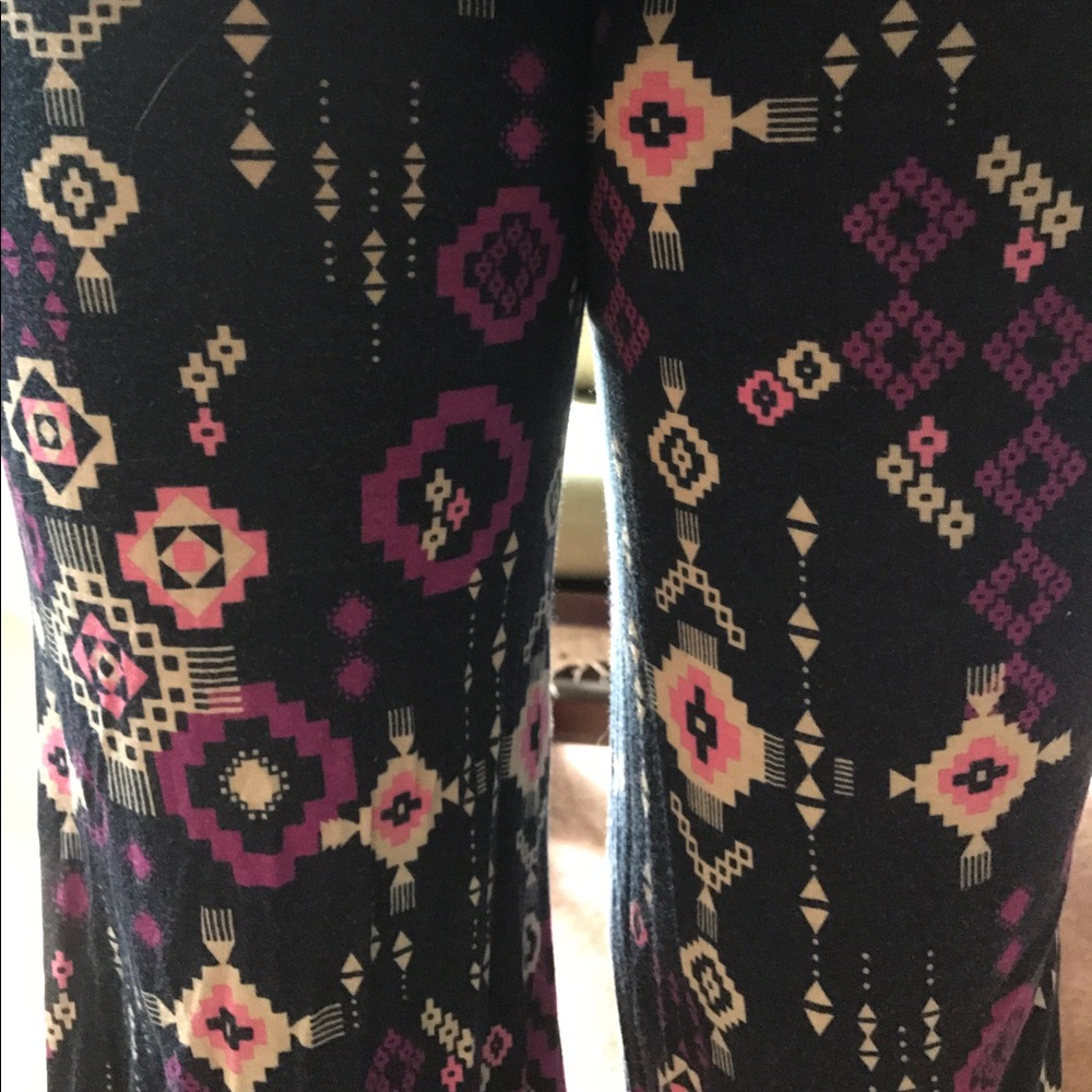 Softest Aztec pattern stretchy pants - Picture 2 of 2
