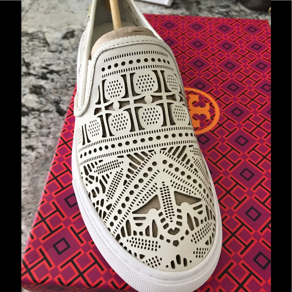 Tory Burch Rosette slip on Sneaker "ivory" size 8