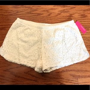 NWT White Lacey Shorts with Lining *size M*