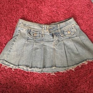 Pleated denim skirt