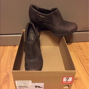 Clarks brown 9M bootie