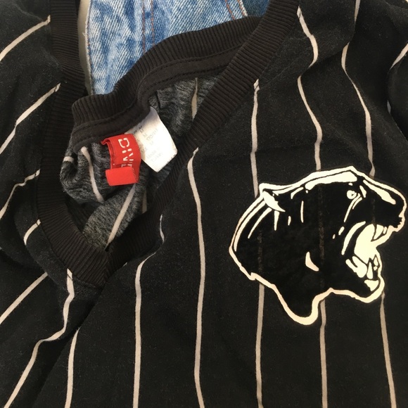 Rare Graphic Tee - Picture 2 of 3