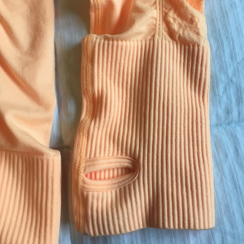 SOLD Workout Thermal Top - Picture 2 of 4