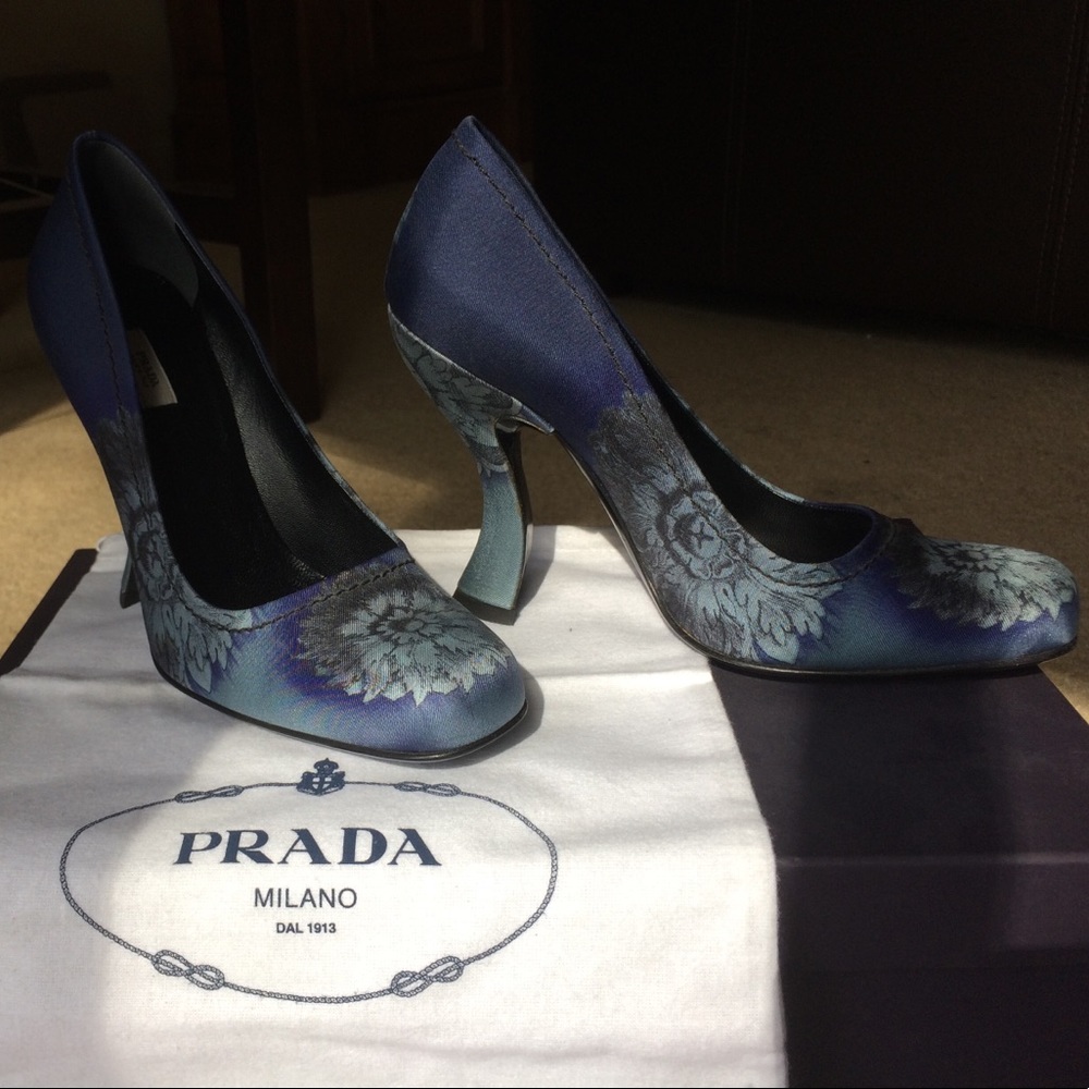 🎀ON SALE🎀 PRADA ✨NWT✨Calzature Bleu Rosina Heels