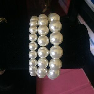 Forever 21 Three-Piece Pearl Bracelet Set