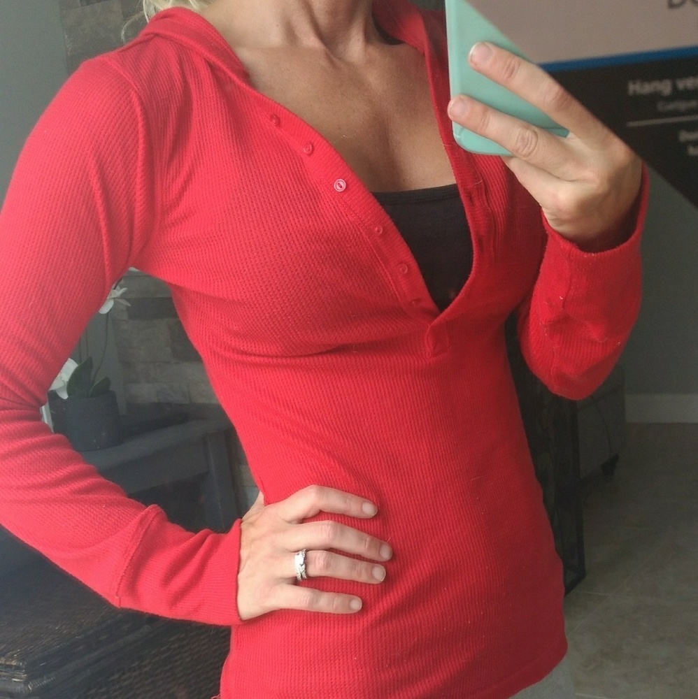 $5 vinted $4 ship!  lightweight bright red shirt