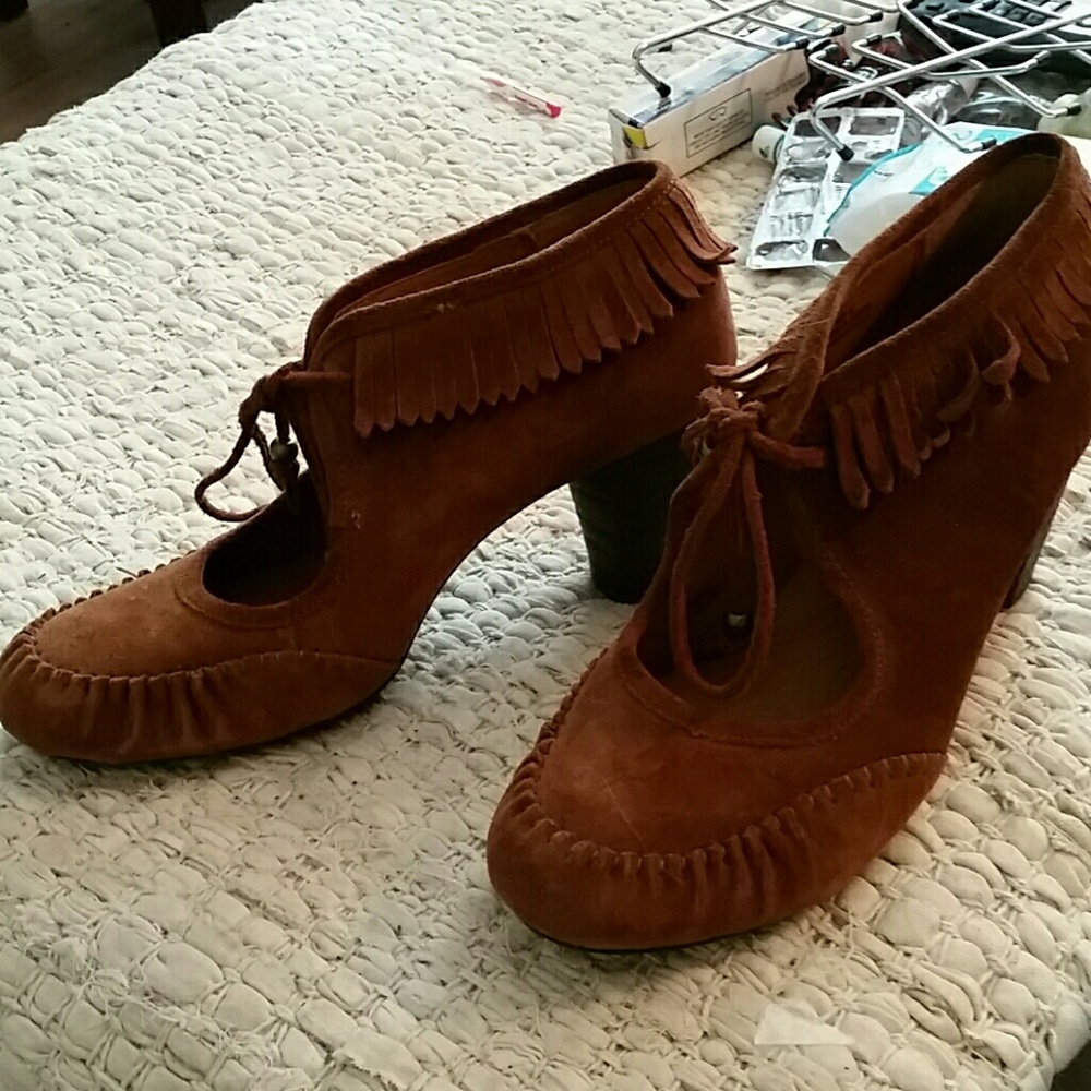 BORN heels - Picture 2 of 4