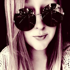 Meet your Posher, Brittney