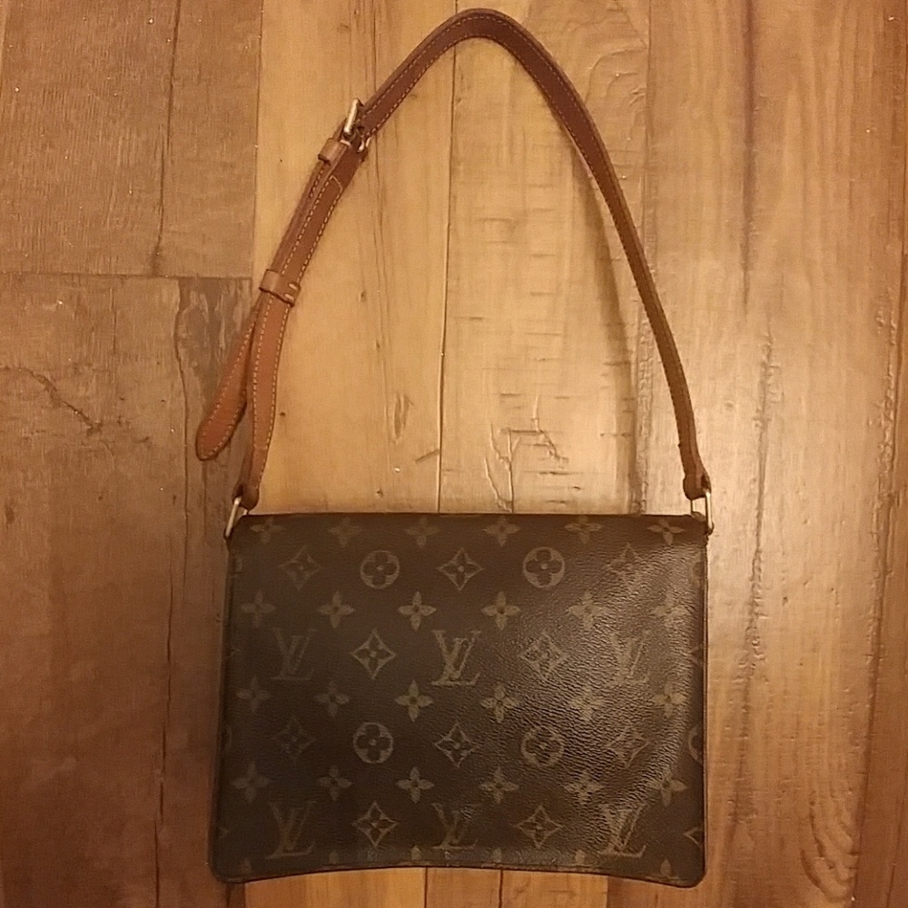 Luis Vuitton Monogram Brown Canvas Musette Salsa