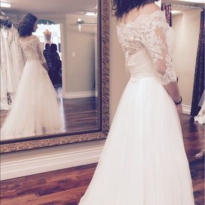 Brand new wedding dress.