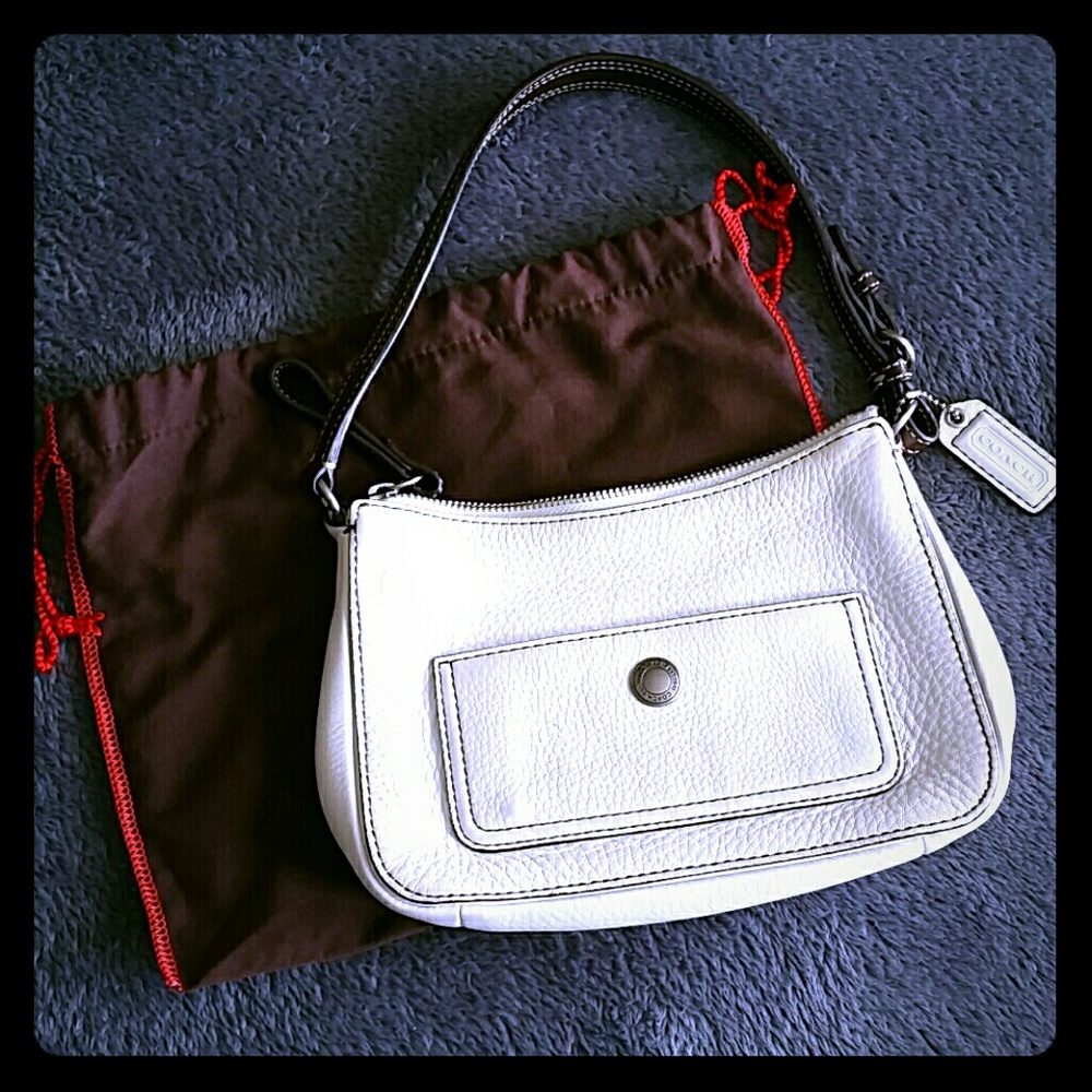Authentic Coach leather shoulder bag purse