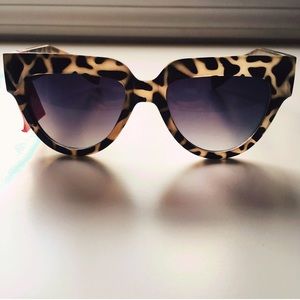 *NWT* Betsey Johnson Sunglasses