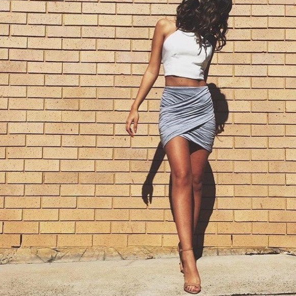 DONATING MAKE ANY OFFER Olive Green Mini Skirt - Picture 4 of 7